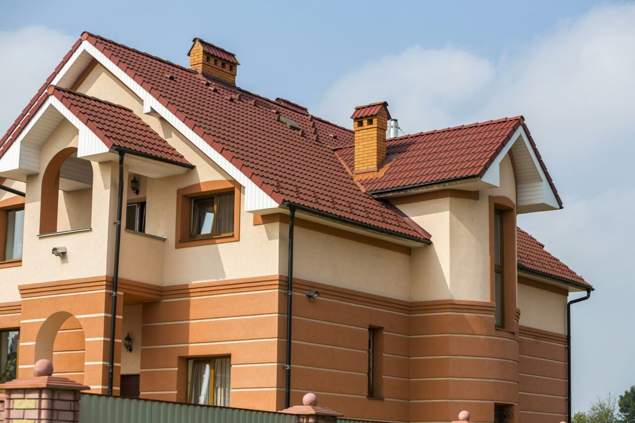 big-modern-expensive-luxurious-residential-two-stories-cottage-e1726496647423.jpg